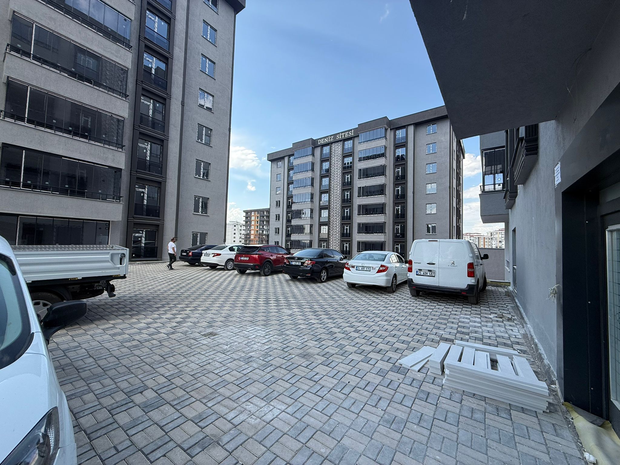 YILDIZKENT'TE YENİ BULVAR ÜZERİNDE SATILIK DAİRE